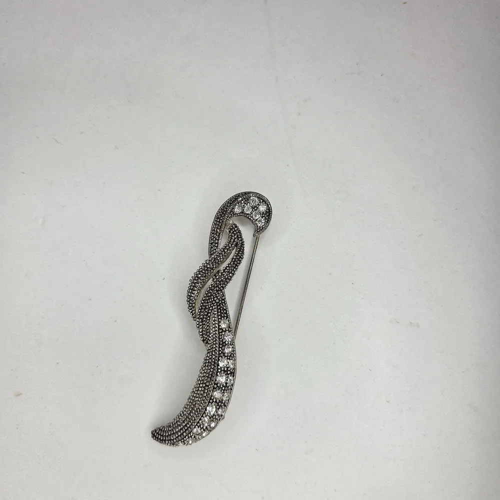 Elegant Silver Tone‎ Ribbon Brooch Pin with Rhinestones Vintage Style